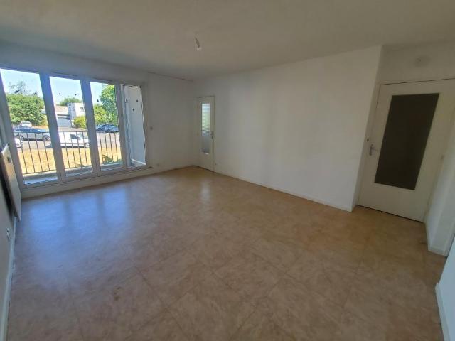BEAU T2 AU 1ER ETAGE AVEC BALCON ET CAVE