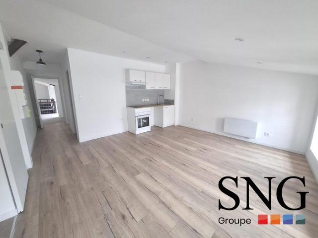 BEAU T2 BIS RENOVE AVEC CUISINE EQUIPEE