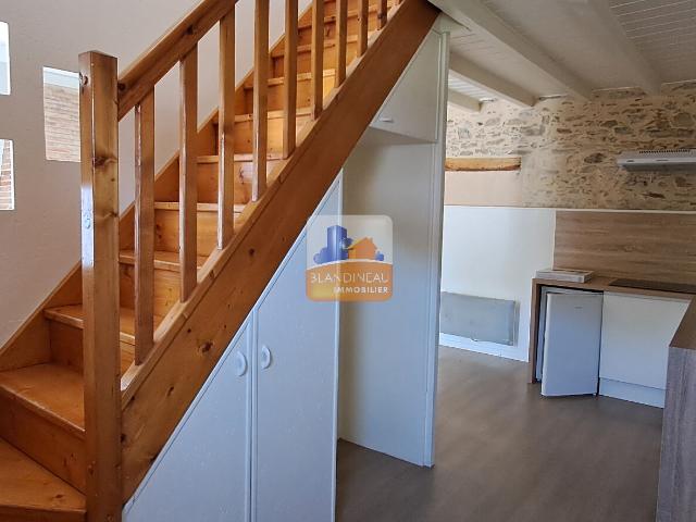 BEAU T2 DUPLEX DE 41.03 m2 A VIEILLEVIGNE