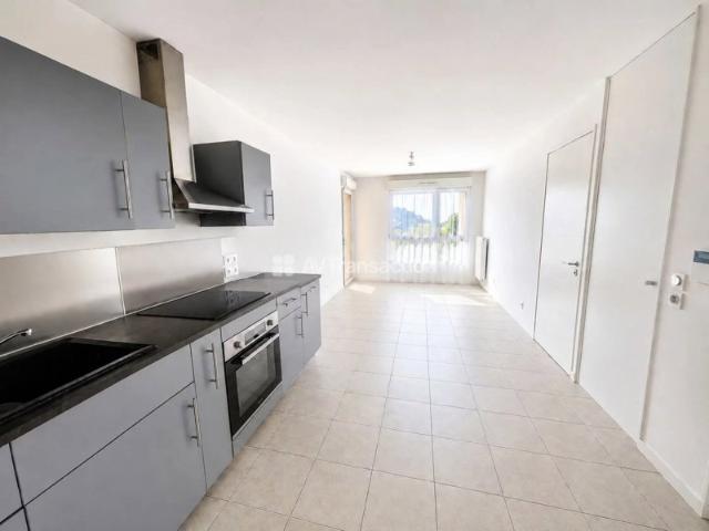 BEAU T2 RECENT DE 43m² BALCON GARAGE