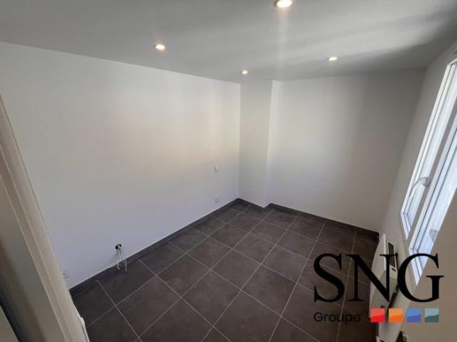 BEAU T2 RENOVE AVEC CUISINE EQUIPEE