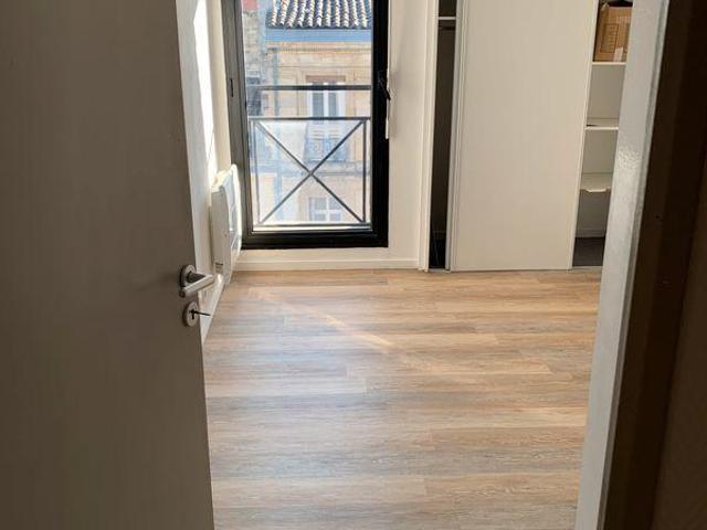 Beau T2 57m² ensoleillé place Picard Chartons