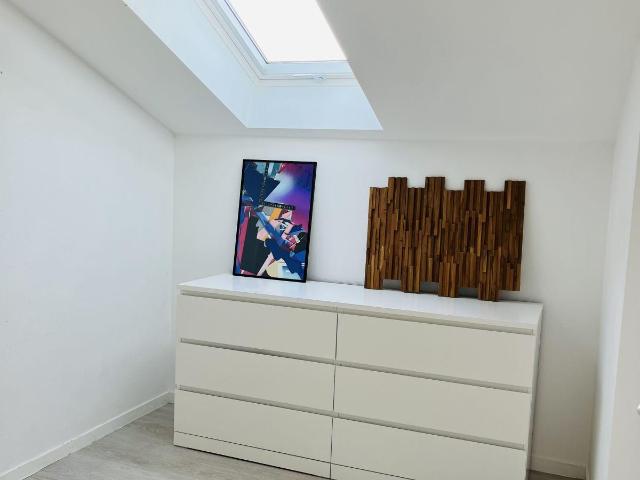 Beau T2bis meublé 54m² 64m² au sol en duplex
