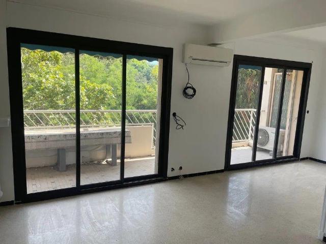 Beau T3/4 d61m² refait à neuf avec 2 balcons