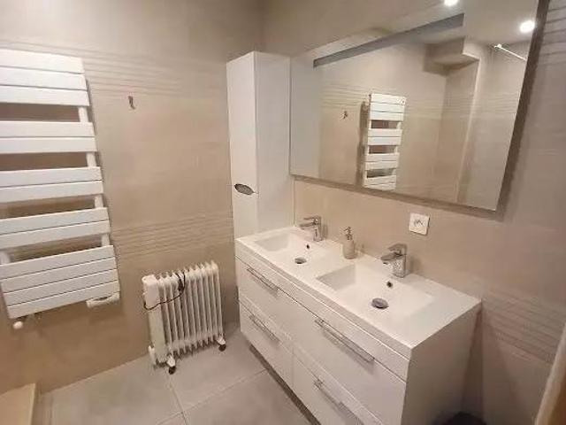 Beau T3 meublé 80m² avec balcon et parking