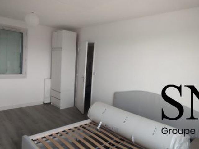 BEAU T3 MEUBLE AVEC BALCON ET PKG