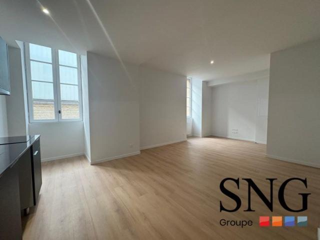 BEAU T3 NEUF/RENOVE AVEC CUISINE EQUIPEE
