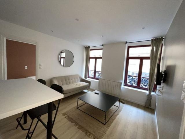 Beau T3 avec meubles à disposition entièrement rénové – Lille Centre ! réf G432 1