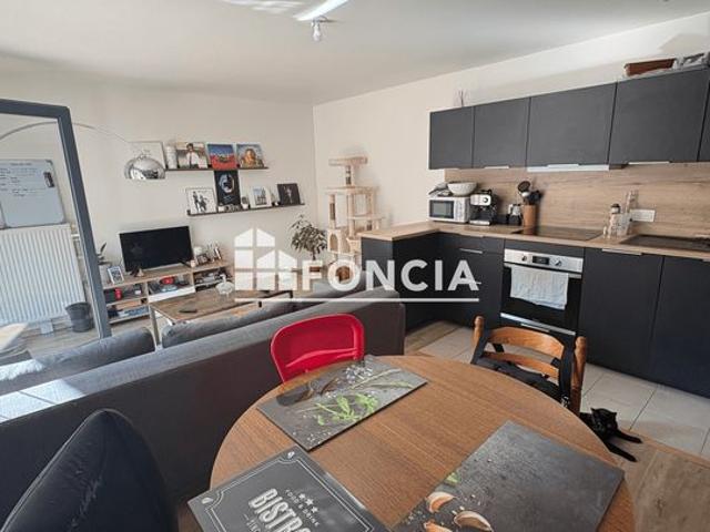 Beau T3 bien agencé avec balcon et parking