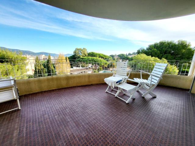 BEAU T3 DE 60 m² TERRASSE DE 12 M²