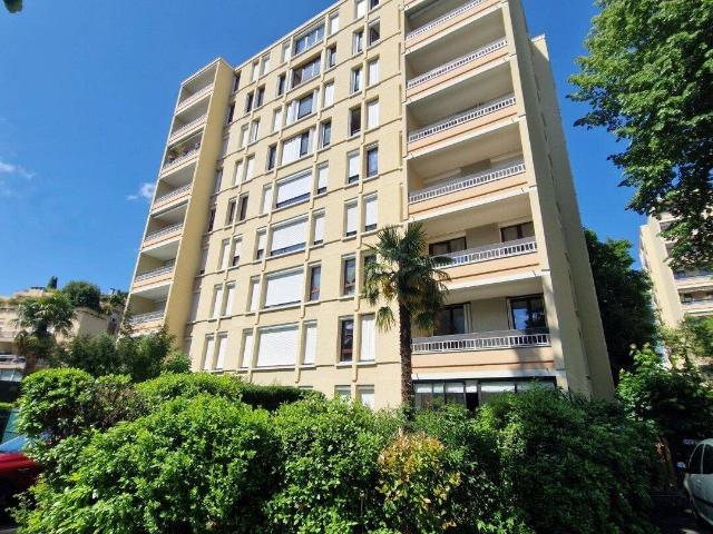 Beau T3 de 77 m² + terrasse / CALME et VUE DEGAGEE