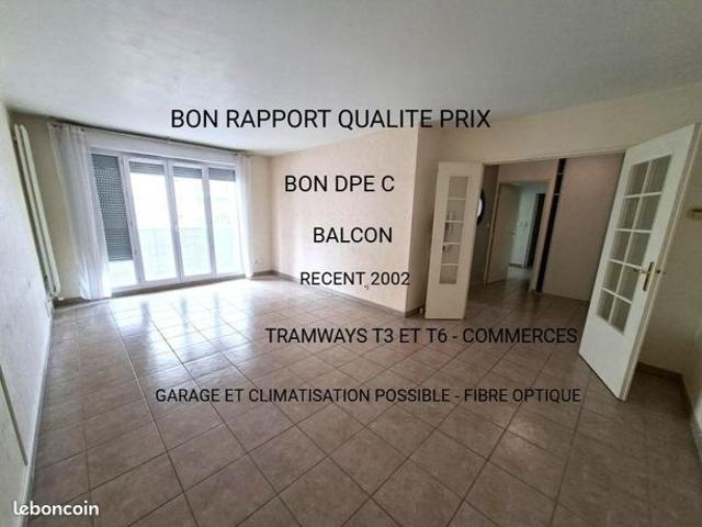 Beau T3 lumineux balcon. Tramways T3 et T6. DPE C. Bon rapport qualité/prix. Climatisation et garage possible. Jardin, récent 2002, commerces