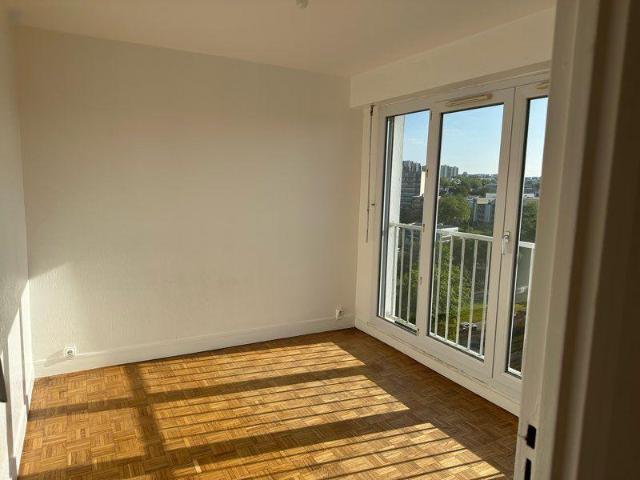 Beau T3 67m² au 10ème étage Kergoat Faculté