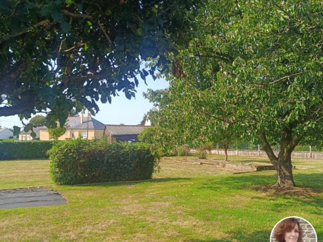 Beau Terrain constructible de700 M2 bourg de Mauron