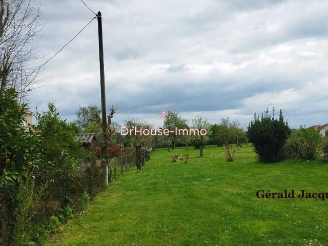 Beau terrain constructible de 1771m² à Creysse !