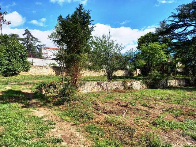 BEAUX TERRAINS A BATIR VIABILISE