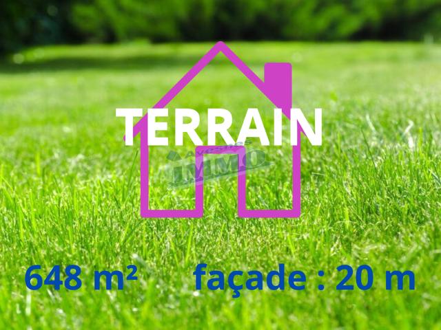 Beau terrain à bâtir à Penin