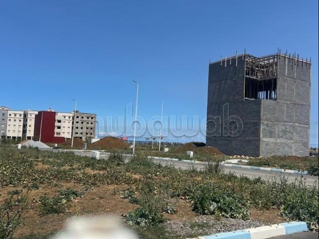 Beau terrain à la vente à Al Kawtar. Surface totale 120 m²