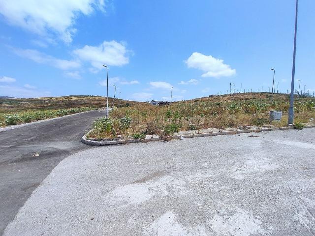 Beau terrain à la vente à Tanja Balia. Superficie 129 m²