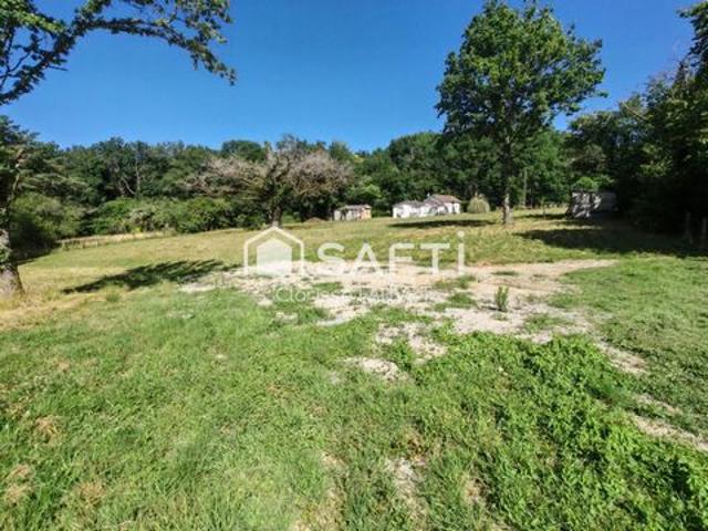 Beau terrain de 1200 m² constructible