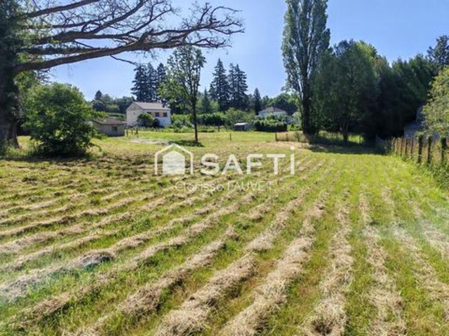 Beau terrain de 1500 m² constructible