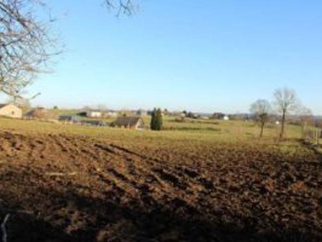 Beau terrain de plus 3600m² au coeur de Monceau en Ardenne