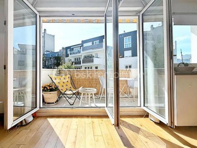 Beau 2 pièces avec petite terrasse plein sud sur Jardin, Parking et cave