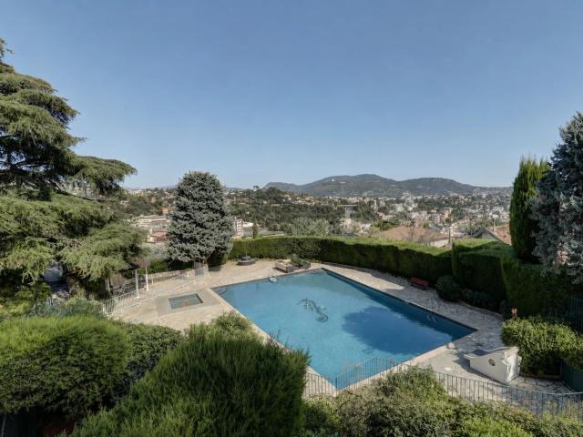Beau 2 pièces avec vue panoramique mer et possibilité Garage 58m² Nice