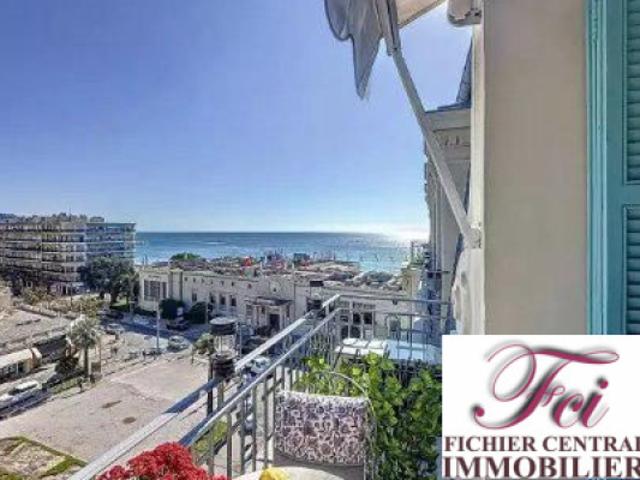 BEAU 2 PIECES DERNIER ETAGE VUE MER