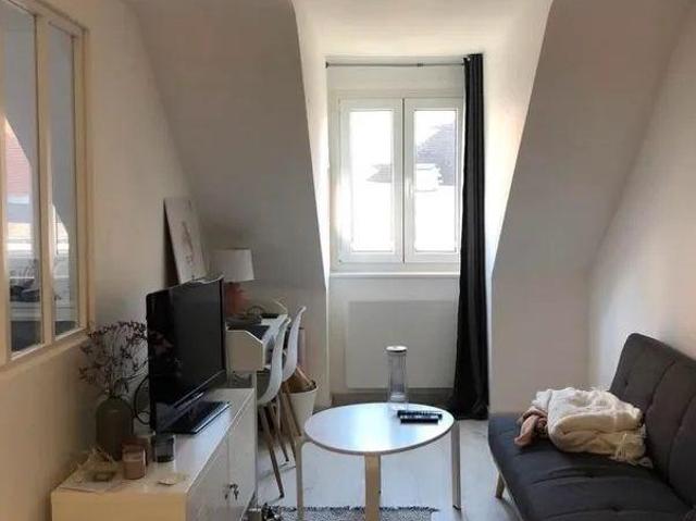 Beau 2P meublé et rénové 25m² vue place Graslin
