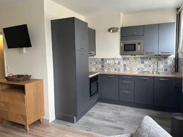 Beau 2P meublé et rénové 38m², lumineux, vue Seine
