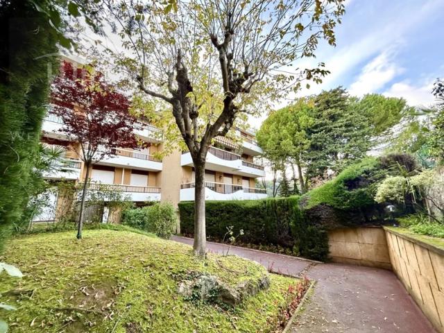 beau 3 pcs 82 m2 traversant + Terrasse Nice CIMIEZ