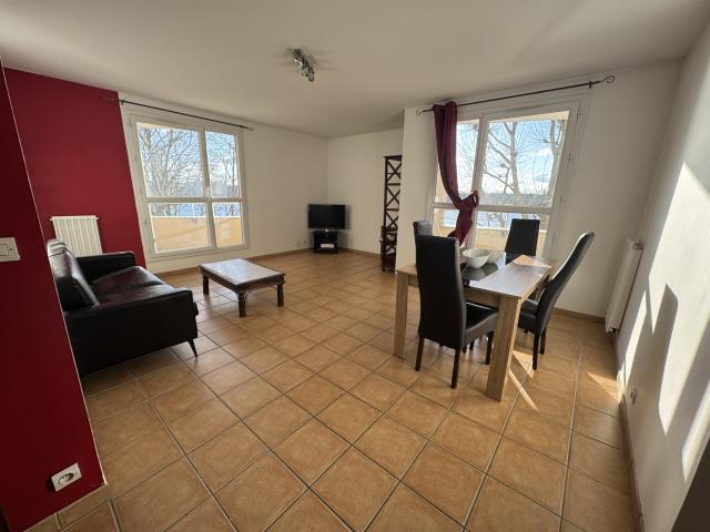 BEAU 3 PIECES MEUBLE AVEC VUE SUR LE LAC DE CRETEIL