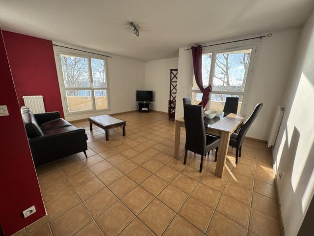 BEAU 3 PIECES MEUBLE AVEC VUE SUR LE LAC DE CRETEIL
