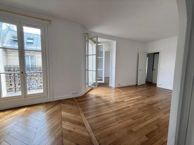 BEAU 3 PIECES AVEC BALCON FILANT