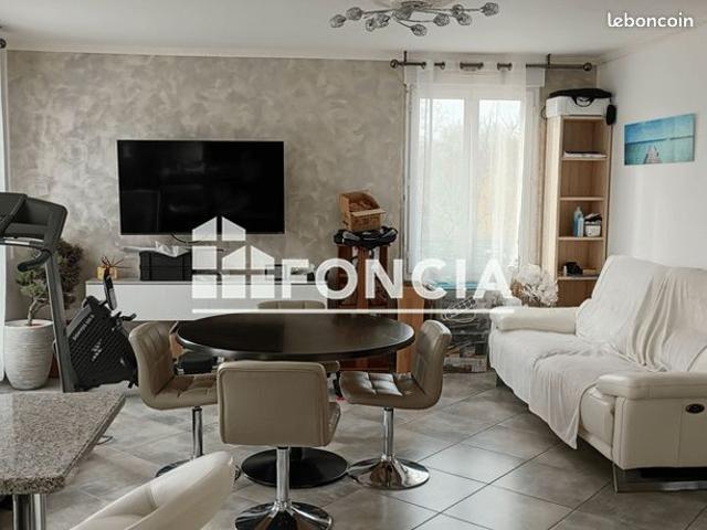 Beau 3 pièces refait à neuf immeuble récent– 67 m² – balcon, box, parking et cave – Saint Pierre du Perray