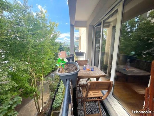 Beau 3 pieces d'une superficie de 63m2 sans travaux avec balcon situe a 10 minutes a pied du centre d'affaires de la defense