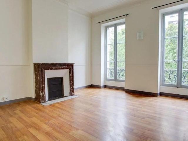 Beau 3P 80m² dans un immeuble ancien