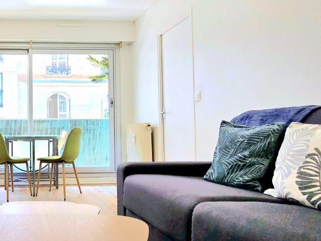 Beau 43m2 meublé + 10m2 de terrasse dans Paris 17e