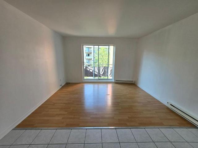 BEAU 4 1/2 LIBRE AU 1ER JUILLET DELSON RIVE SUD