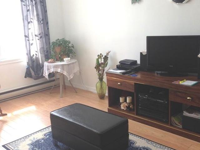 Beau 4 1/2 Propre Pres Tous Services