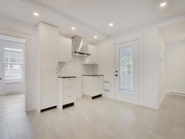 Beau 4.5 stationnement et terrasse privée