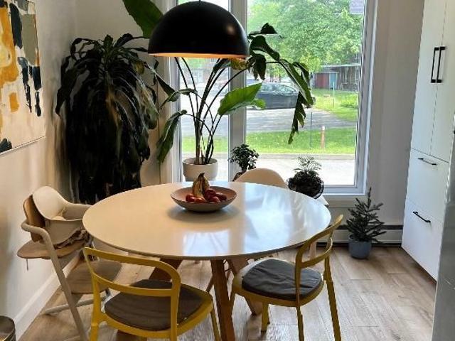 BEAU 5 1/2 LUMINEUX, BIEN DIVISÉ, AU COEUR DE STE FOY, À 2 PAS DE TOUT, DISPONIBLE MAINTENANT!