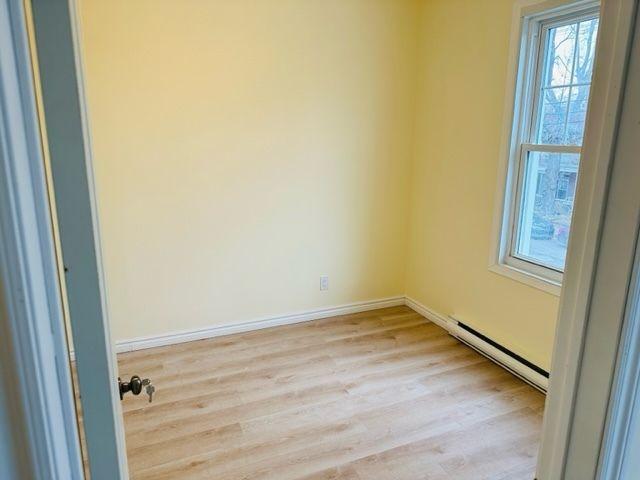 Beau 5 1/2 Rénové Avec Stationnement