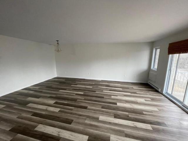 Beau 5 et demi, Haut d'un Triplex récent, Octobre 2026