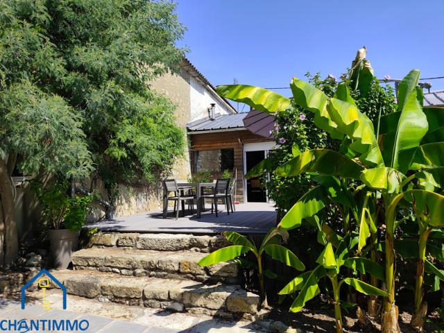 Beaucoup de charme pour cette maison en pierres à CHANTONNAY