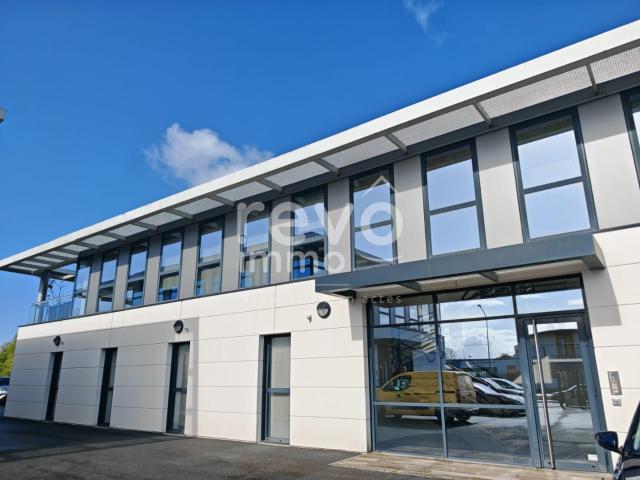Beaucouzé, Bâtiment indépendant de 447 m² Fonctionnalité, co. 465m² Beaucouzé
