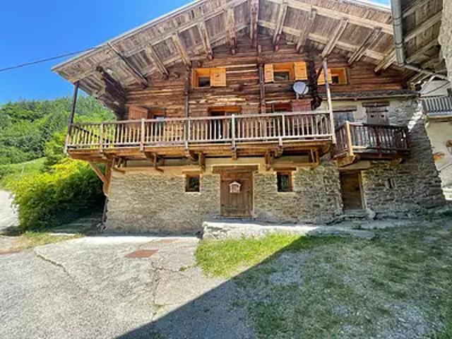 Beaufort 73270 Achat / Vente maison 6 pièces t6 au dernier étage