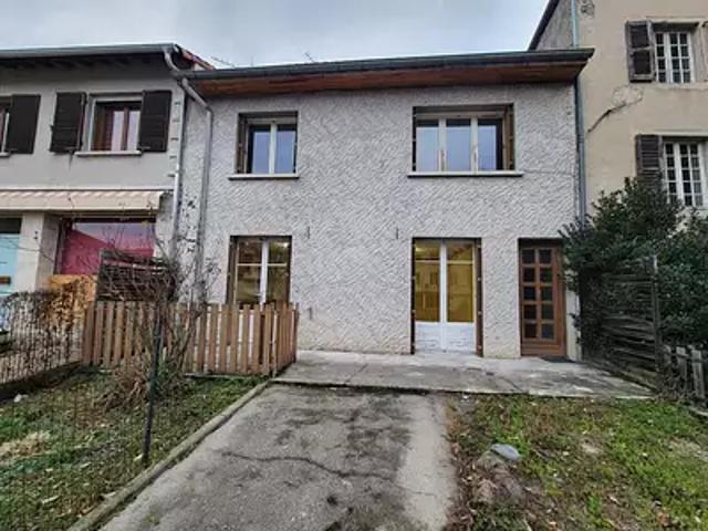 Beaulieu 43800 Location appartement 4 pièces t4 au dernier étage cave