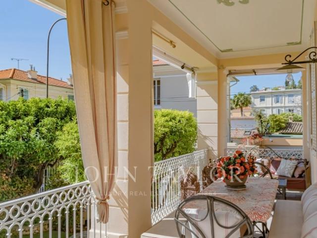 BEAULIEU CENTRE VILLE APPARTEMENT BOURGEOIS 6 PIECES TERRASSE JARDIN